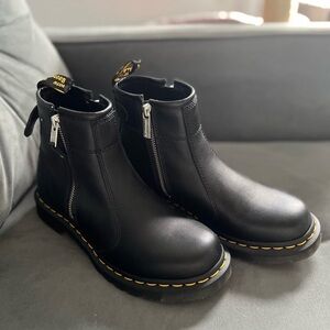 Women’s Doc Martens, style 2976